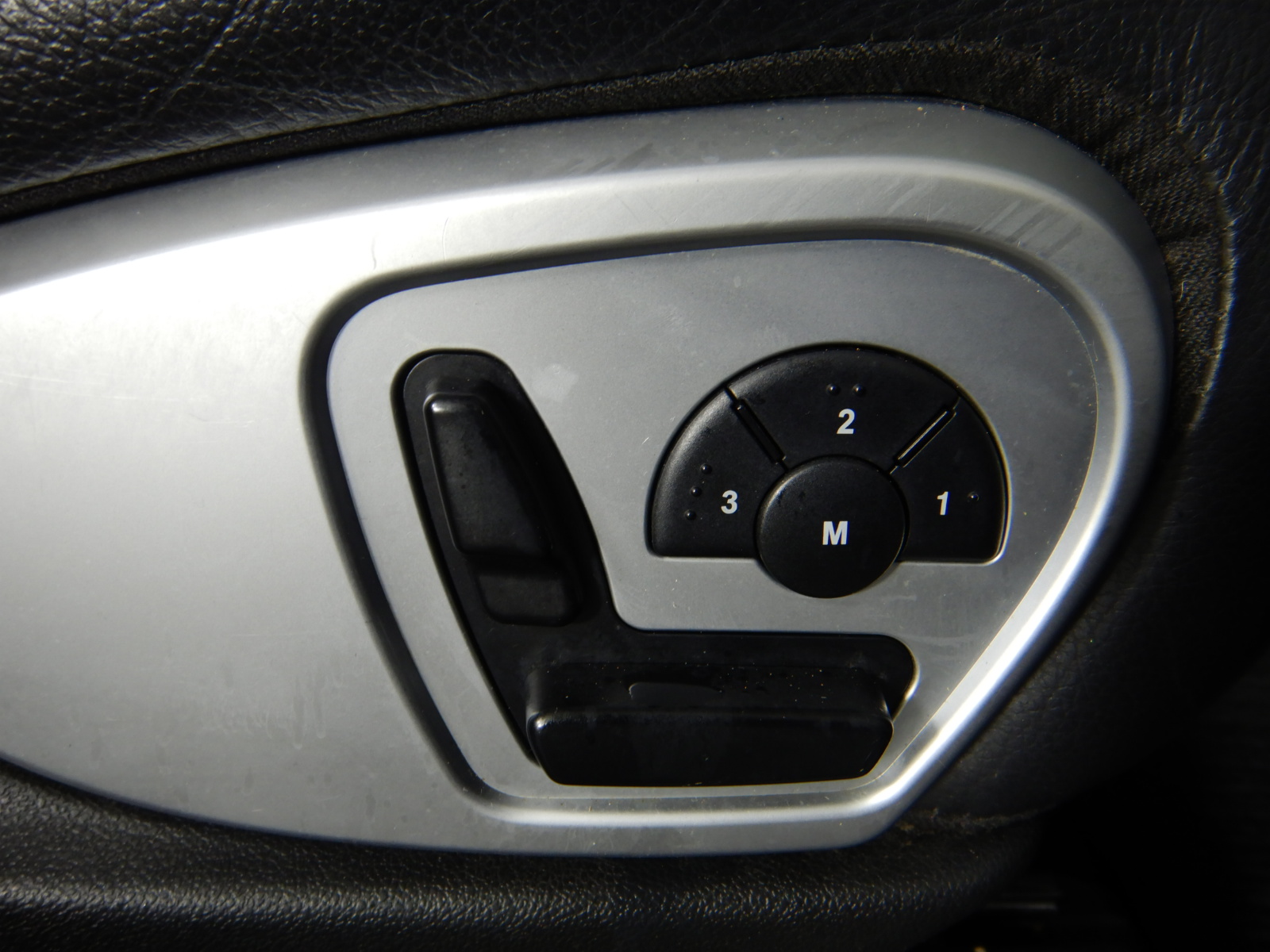 KOBOLT KX11 Excavator (Multiple attachments included) with Trailer