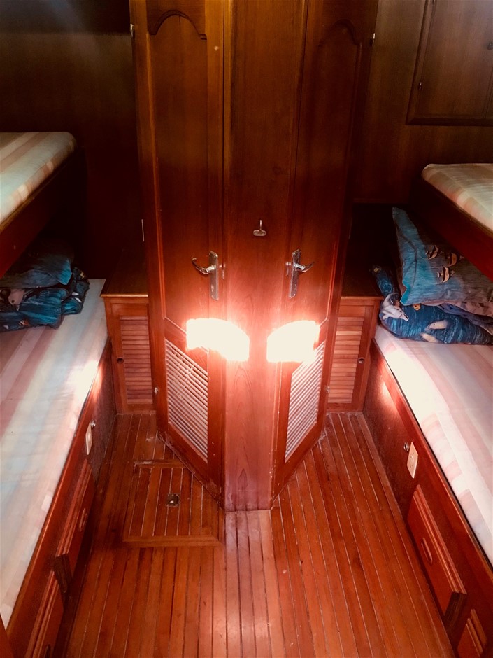 New in Box Chrome Shower Rail with Black Hand Held - Quantity 1