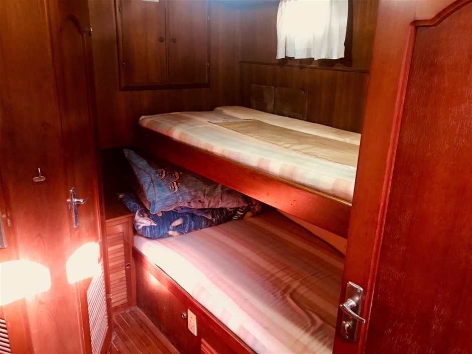 New in Box Chrome Shower Rail with Black Hand Held - Quantity 1