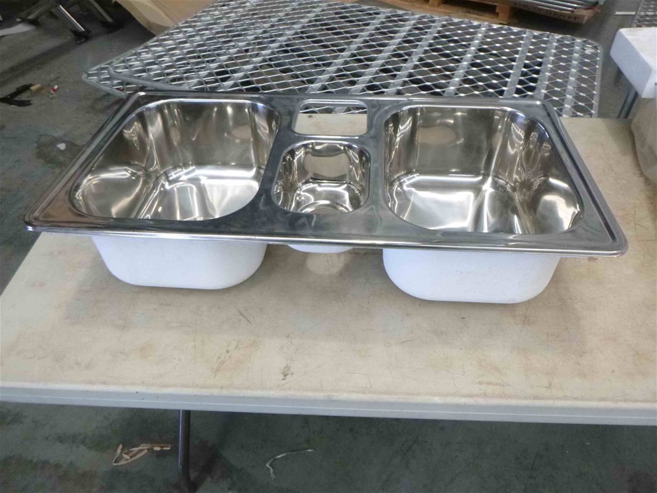 OMRON HEM7144T1 Upper Arm Blood Pressure Monitor with Bluetooth & Wide Rang