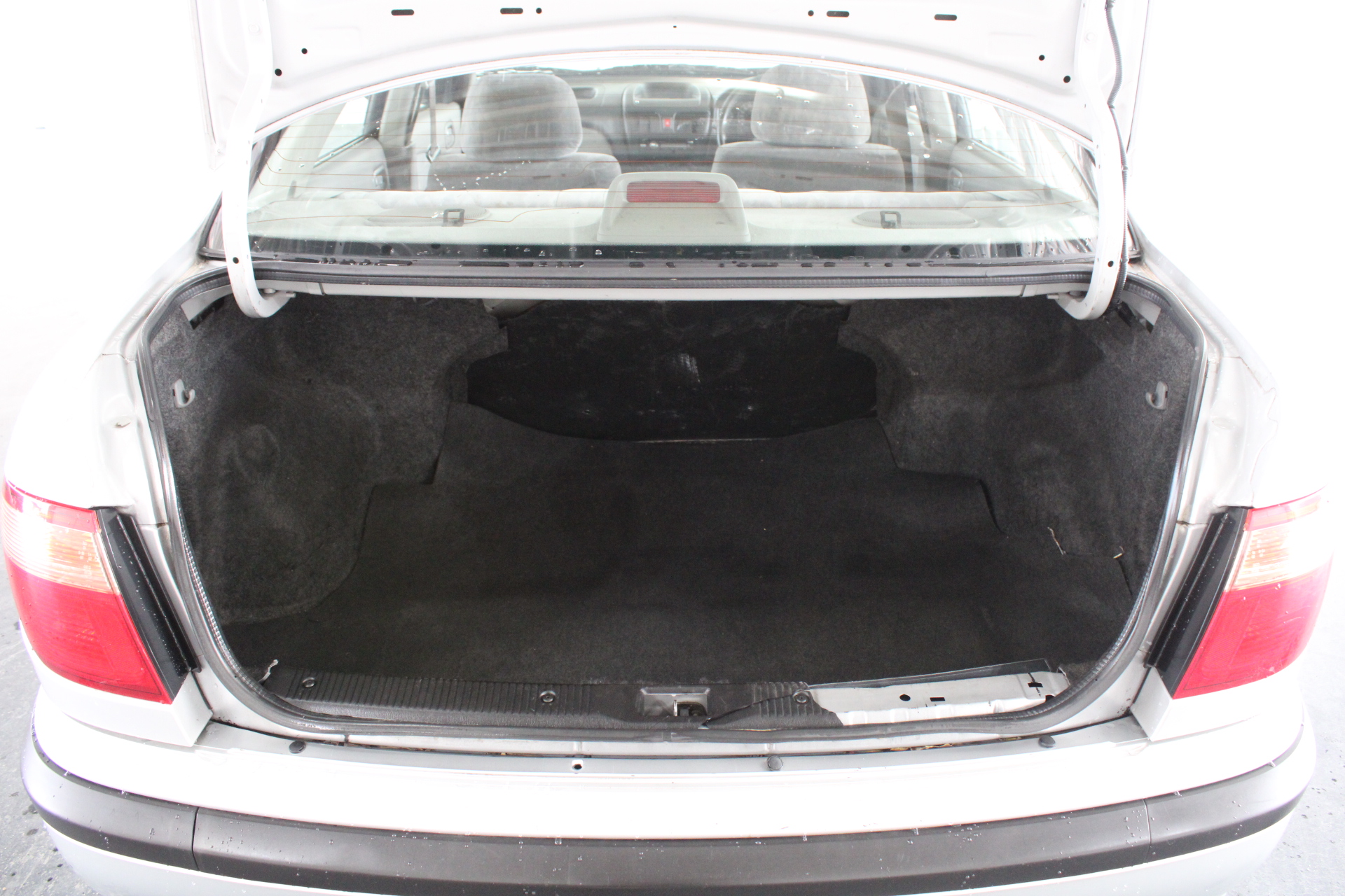 0.04 white baggette diamond