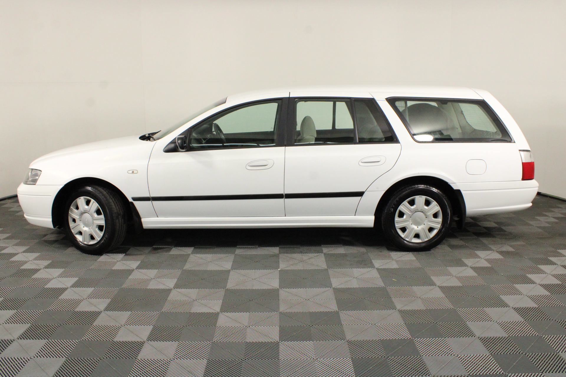 0.78 Carats Blue Sapphire