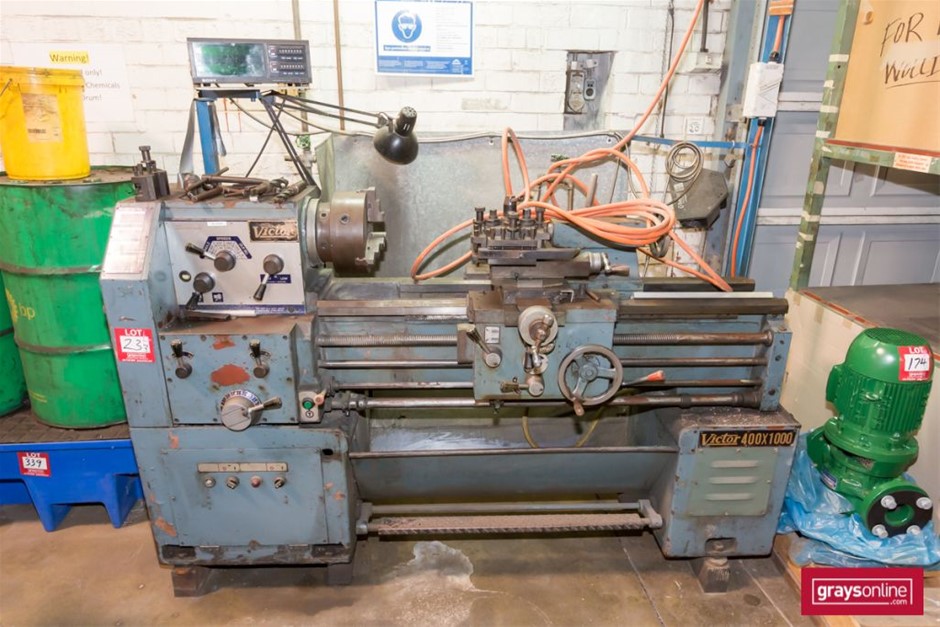 END OF LEASE AUCTION: Lightening charge cable