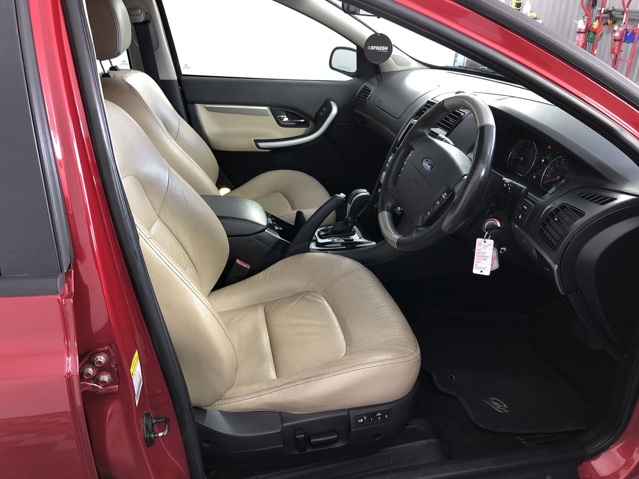 PHILIPS Garment Steamer 1000 Series, 1800W, Large 1.8L Water Tank, 3 Steam