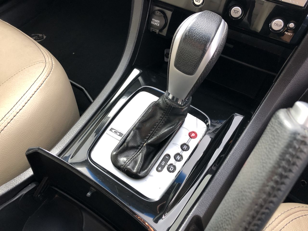 NORTHCOTE Empire Parcel Letter Box.