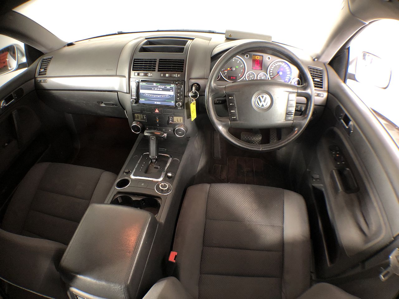 BOSCH C30 Battery Charger, 3.8 Amps With Trickle Charging - for 6V/12V Lead