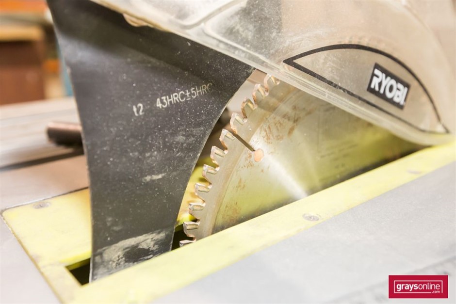 KOGAN Outdoor Electric Radiant Strip Heater, 2000W.