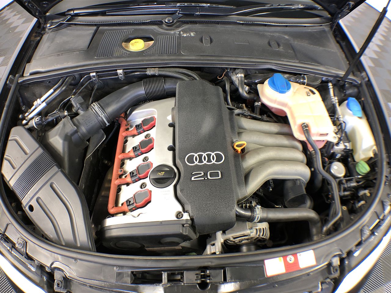 BISSEL Stain Eraser Pet Hand Cleaner, 3318F. NB: Missing charger.