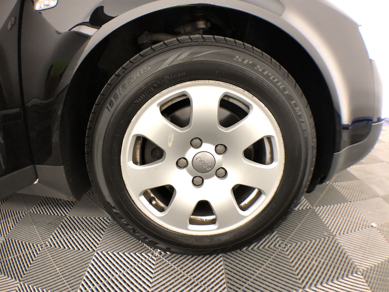 RUSSELL HOBBS Carlton Kettle, Stainless Steel, 1.7L Capacity. Model RHK82BR