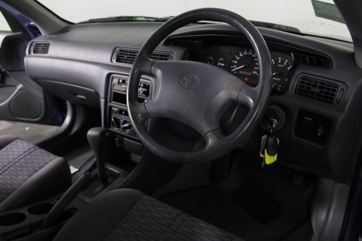 Classic Rhodium Plated Plain Heart Locket