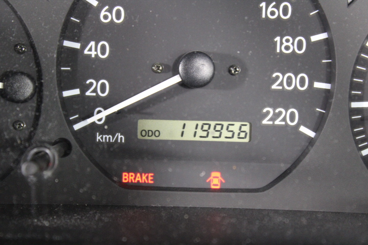 Stunning Rhodium Plated Champagne Crown Heart Ring - US Size 8