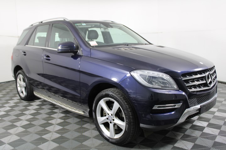 Megagear Canon PowerShot SX740 Universal Camera Case