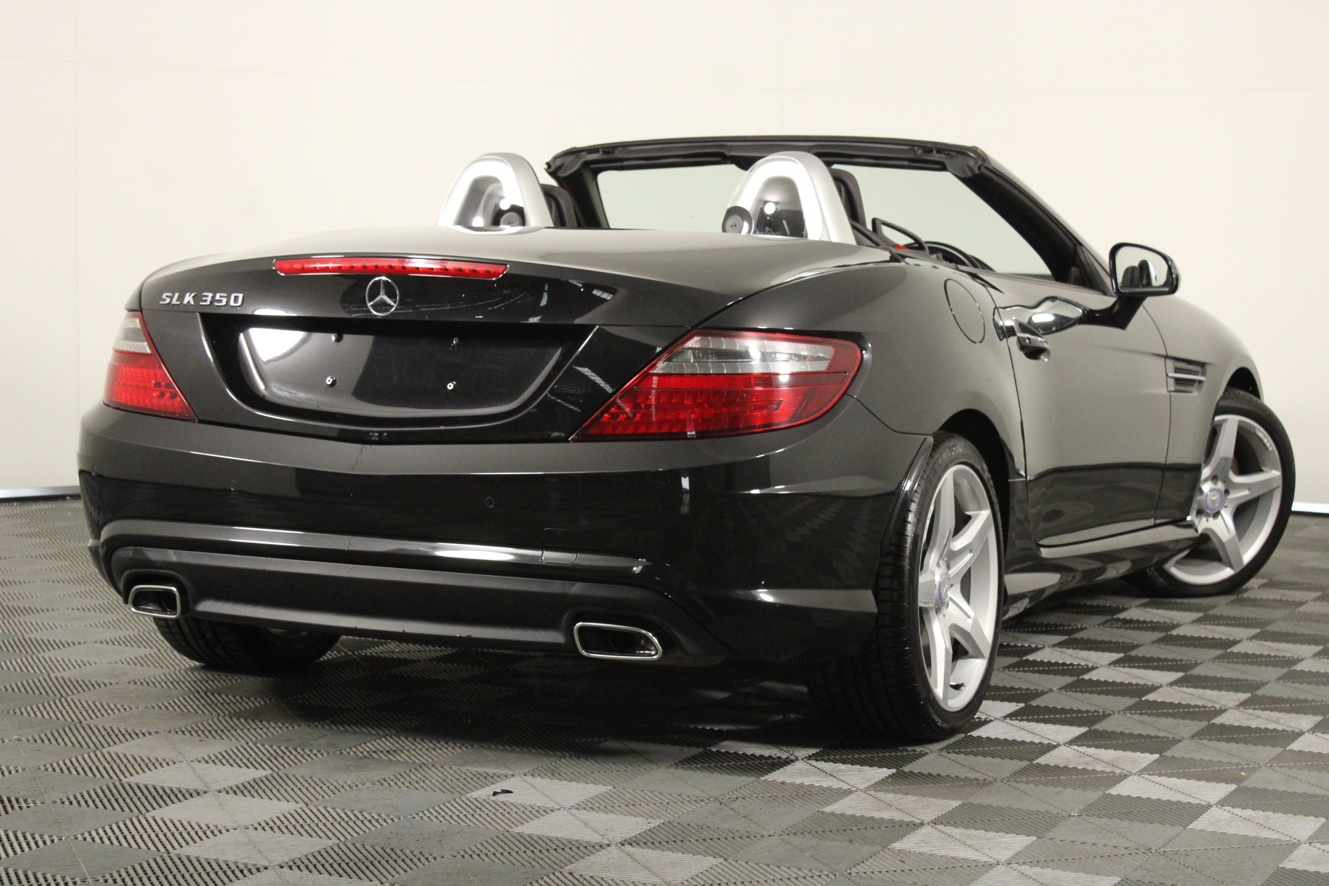 0.16 Carat White 4 round diamonds