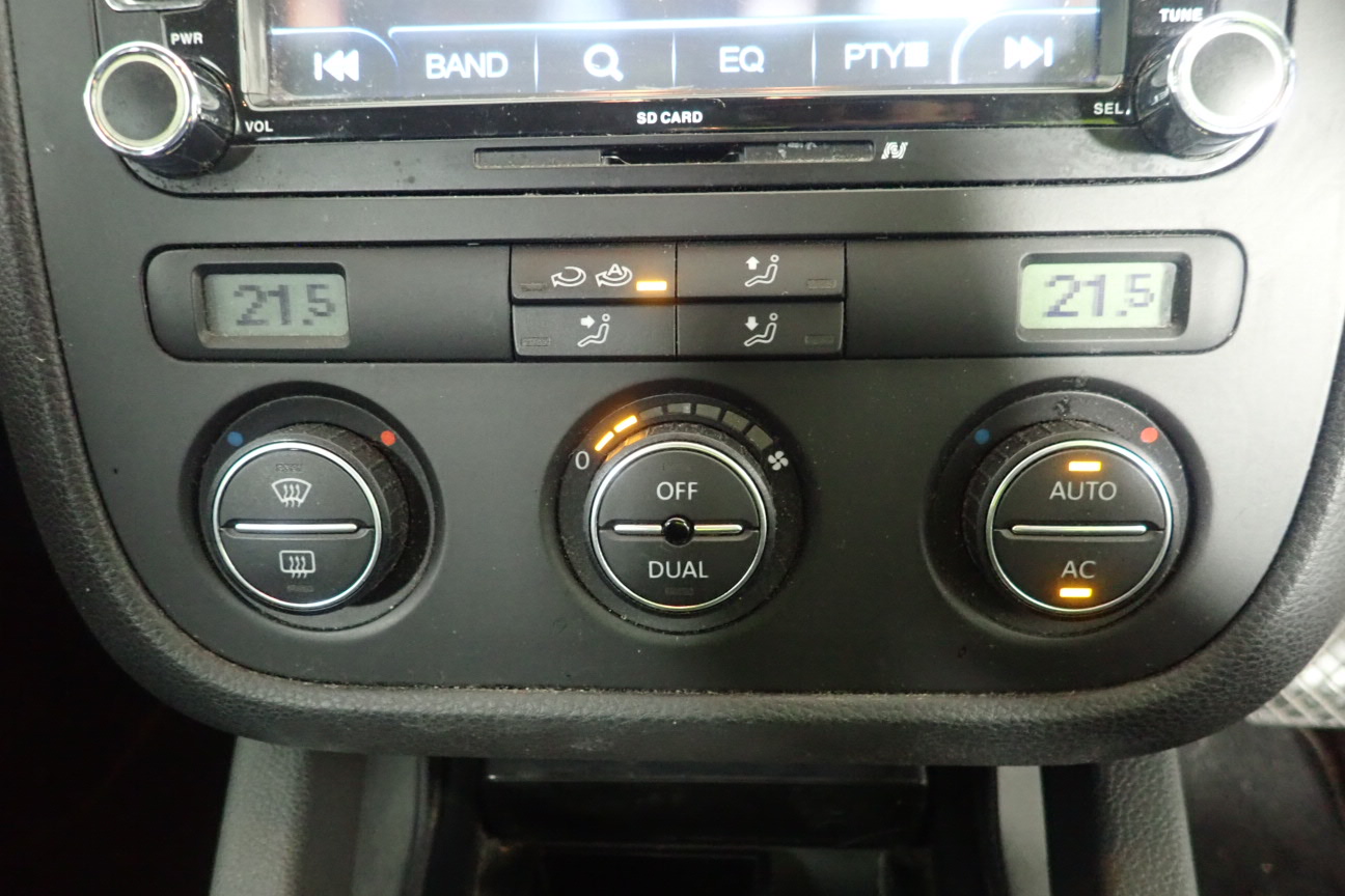 Brokenwood Cricket Pitch Red Cab Blend (6x 750mL).