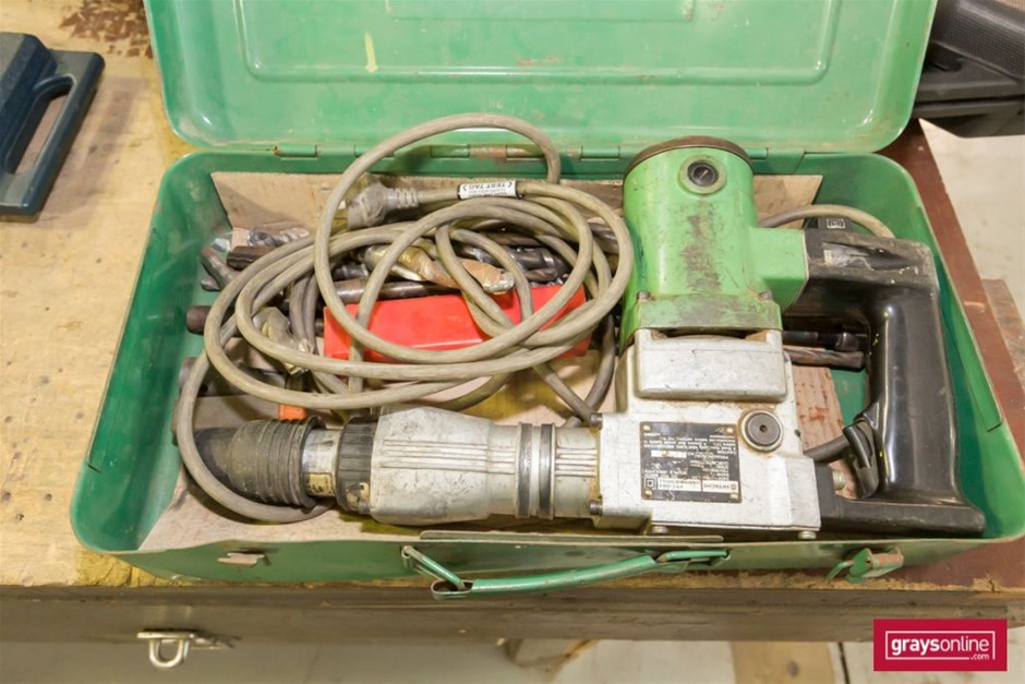 Solid 925 Sterling Silver Pendant Featuring a Crystal by Swarovski®