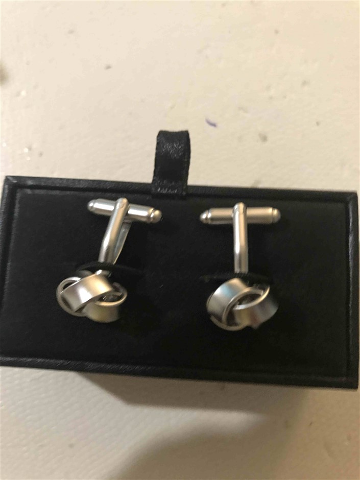 0.20 TCW yellow round various diamonds