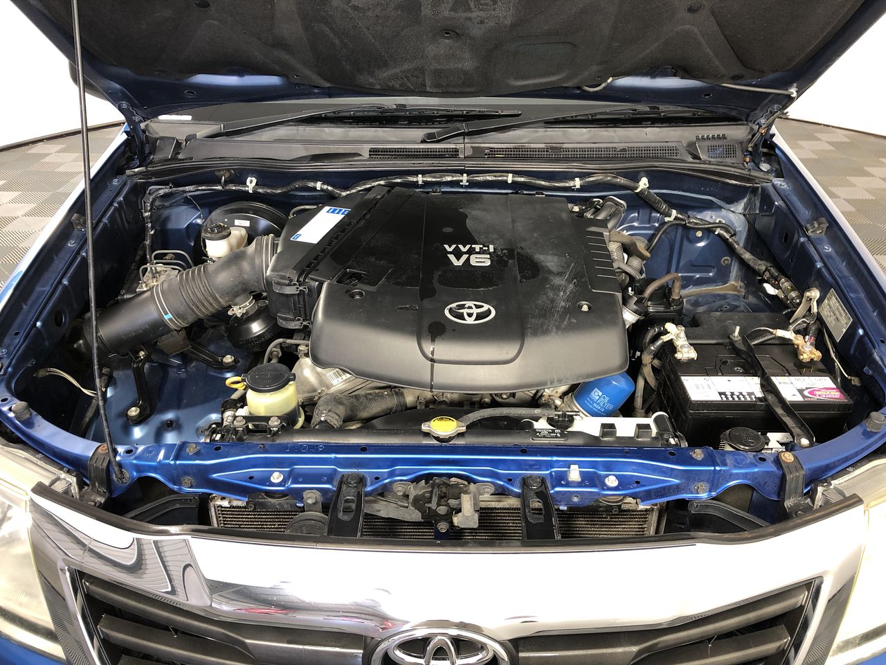 BIJ'OR - White Pearl Necklace in Gold - 40cm RRP $99