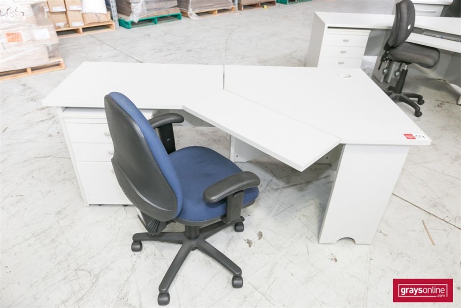 16.16 Carats White Color-Play Opal