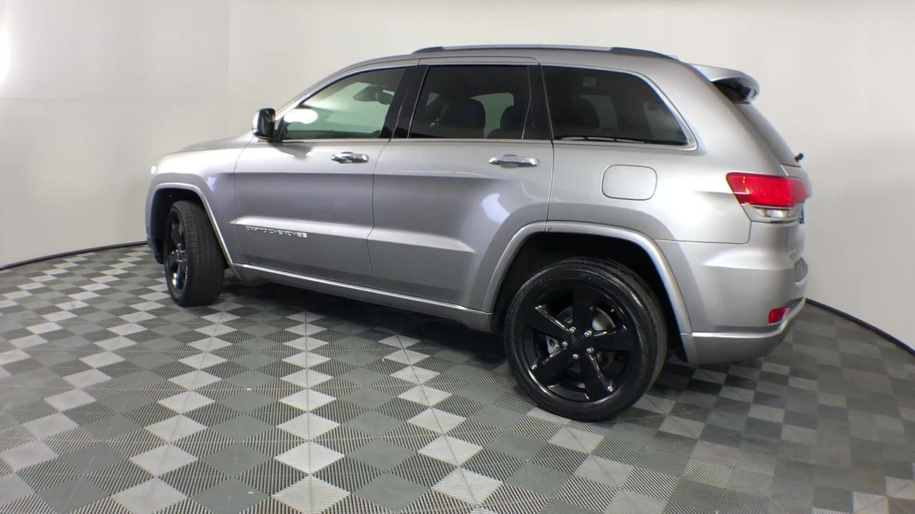 LEE Extreme Motion Cargo Shorts, Size 29, Silver, 102186105.  Buyers Note -