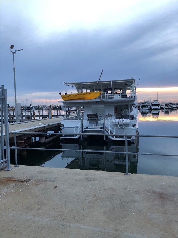 Quantity of 200 1800mm Star Pickets(Unused),