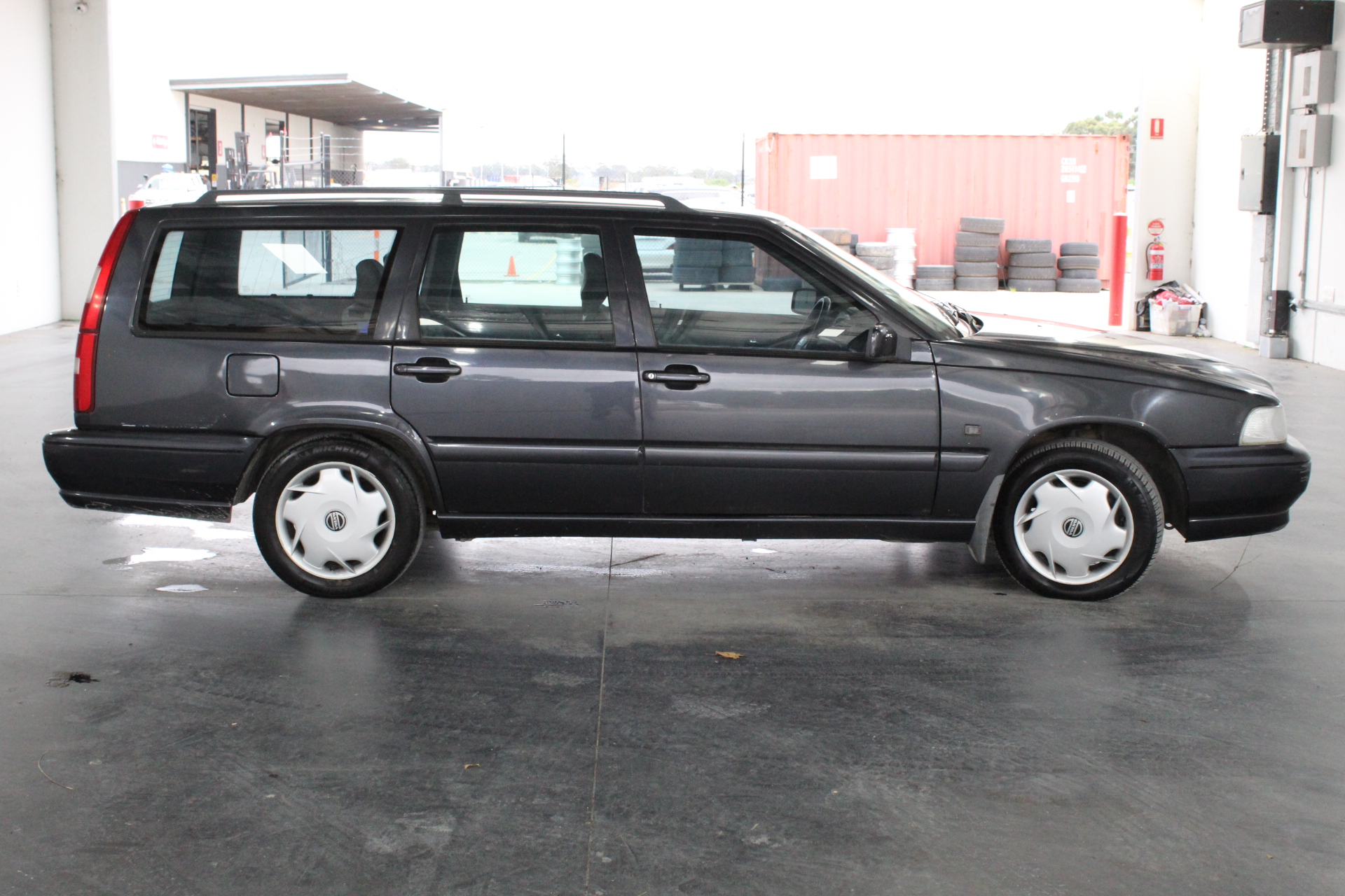 2 x MEDICOM 150pk Vulcan Nitrile Gloves, Medium. NB: Damaged packaging.