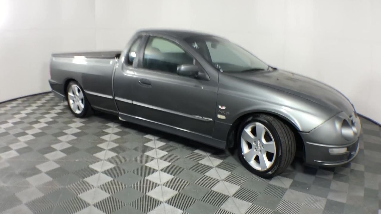 SERENELIFE Slim Velvet Hangers with 360 Degree Swivel Metal Hook, 50 Count,