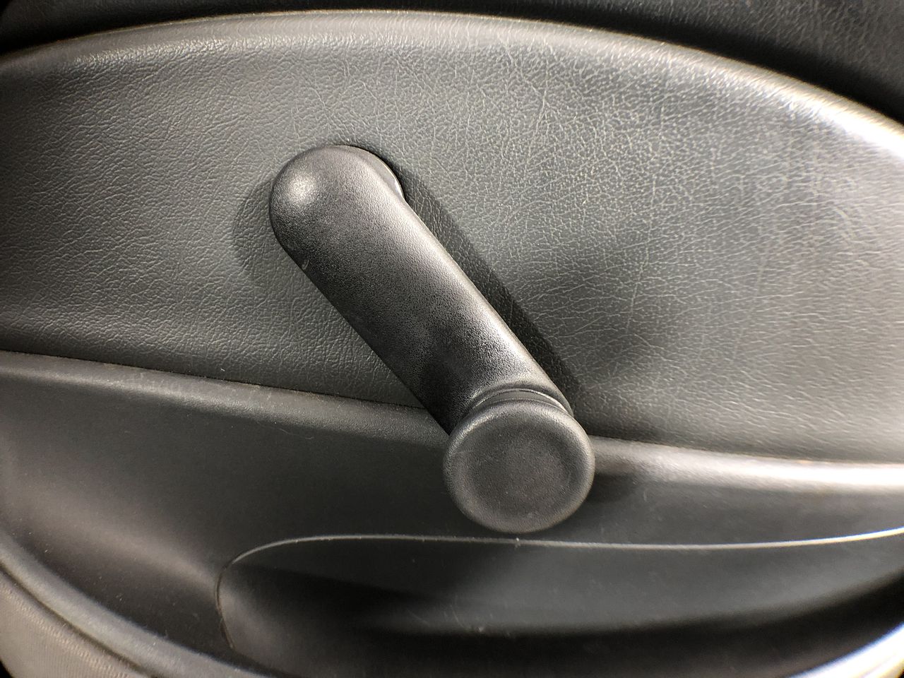 FINDER 8pc Insulated Screwdriver Set, 1000V. Sizes: Phillips: PH0x75mm, PH1