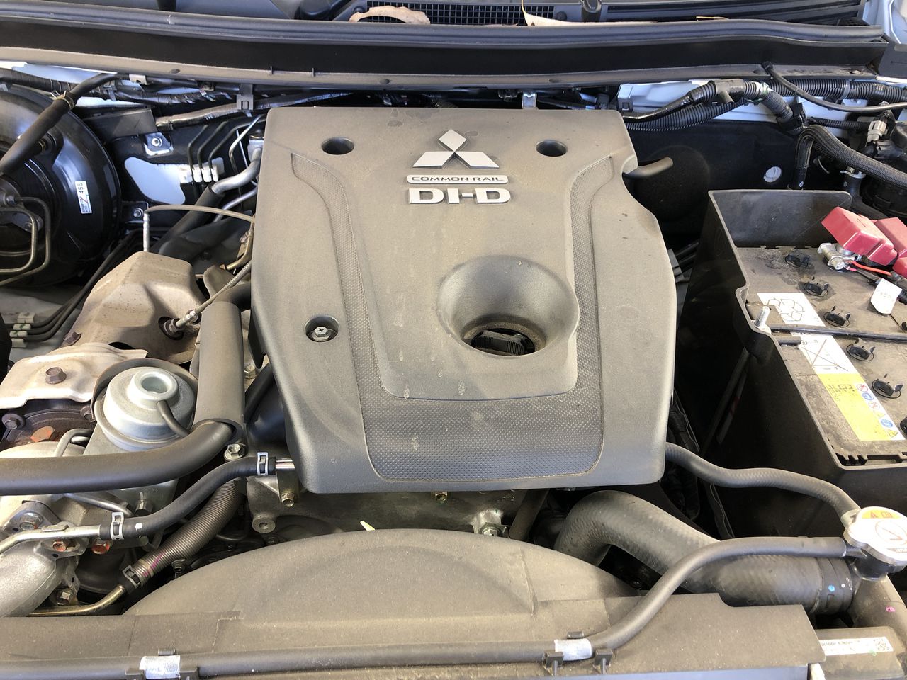 Designer Plain Locket Necklace in Silver