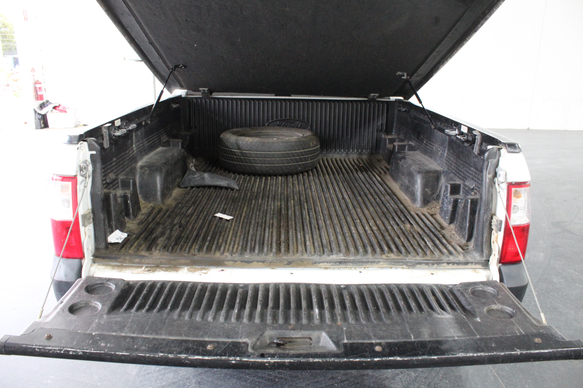 2 x 32DEGREES Women's Stretch Skort, Size L, Cream.  Buyers Note - Discount