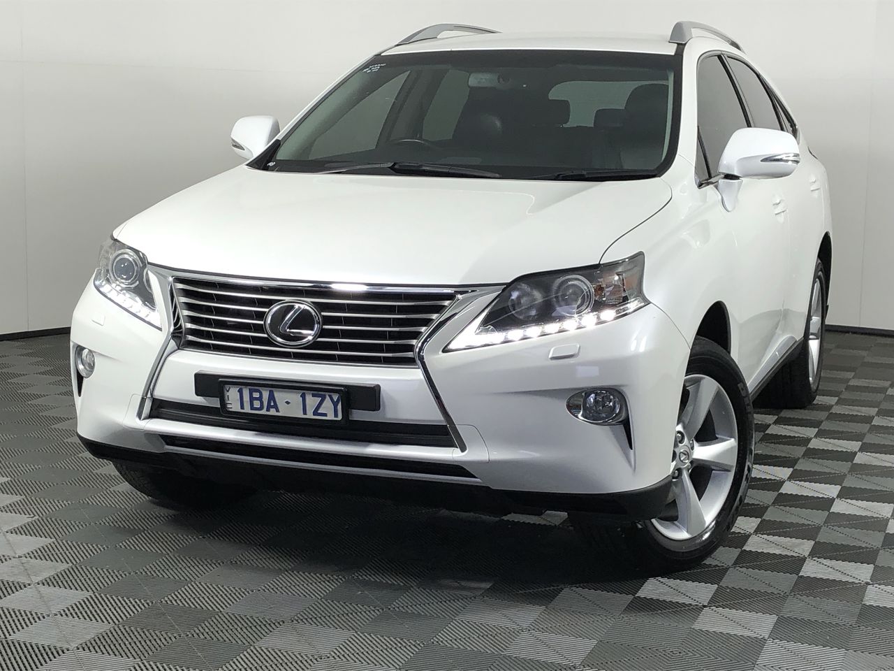 STEVE MADDEN Women's Donddi Sandal, Black Leather, Size 5 US(017050).  Buye