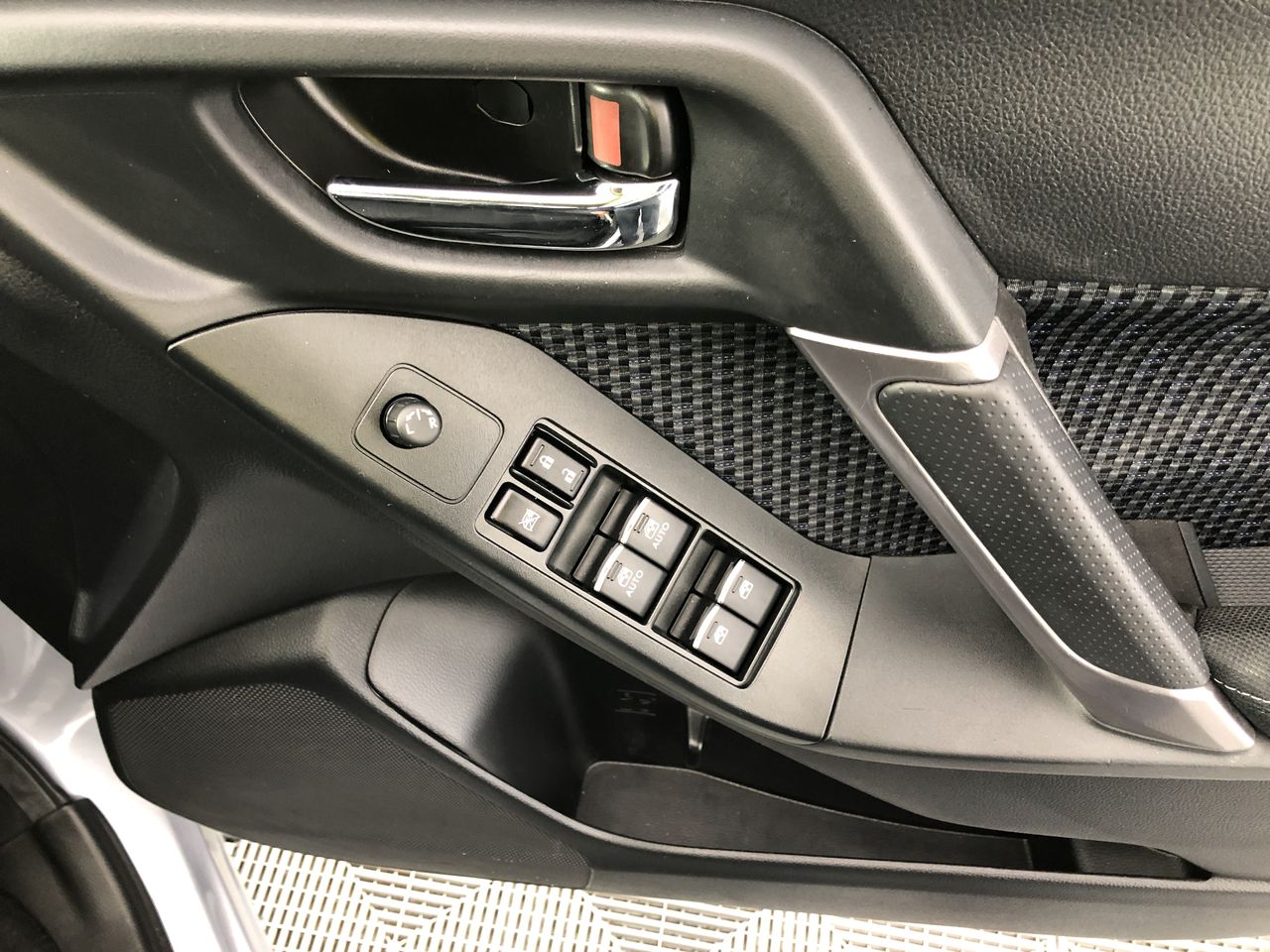 complete set of 8 Rare 2014 5 gram Certified Animal Series
T