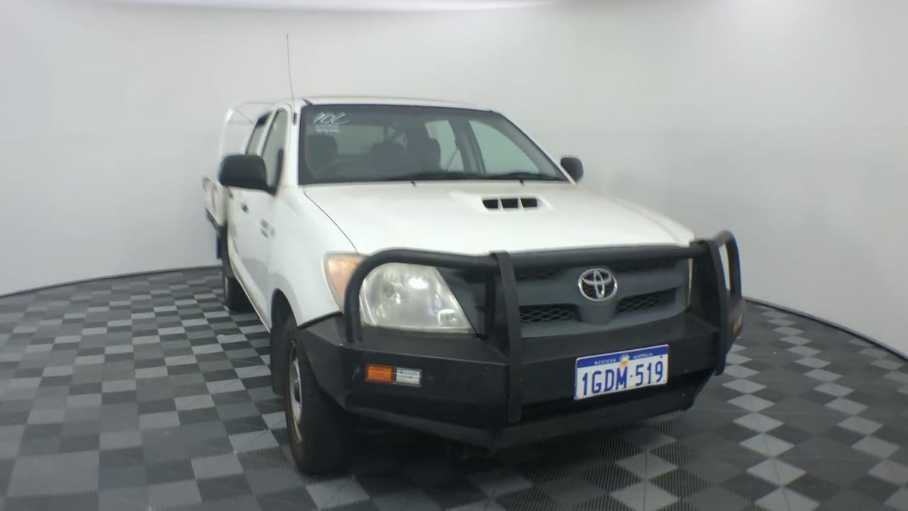 18K White Gold -Filled Clustered Chain Necklace Simulated Diamonds - 55.8cm