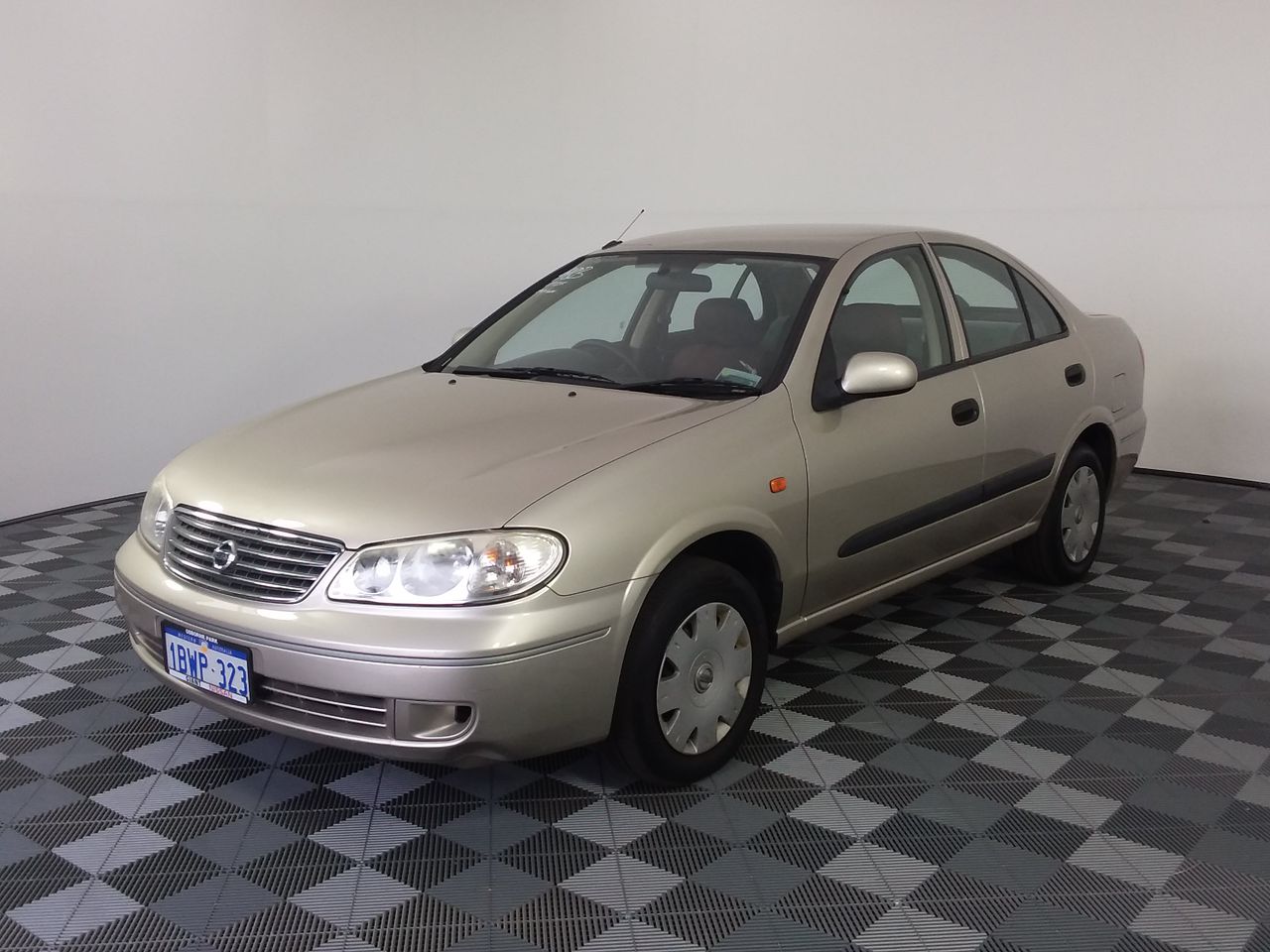 FINDER 14" Grass Shears with Versatile Rotating Blades (191644).