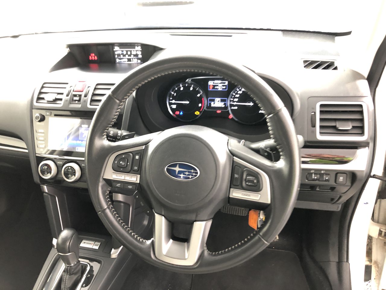 Wolf Blass Red Label Chardonnay Pinot Noir NV (6x 750mL).