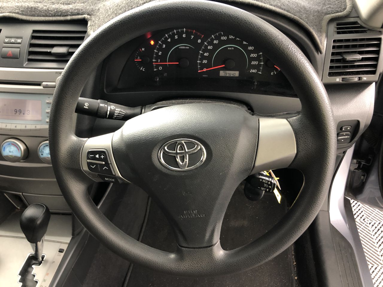 0.06 carat white round 5 diamonds