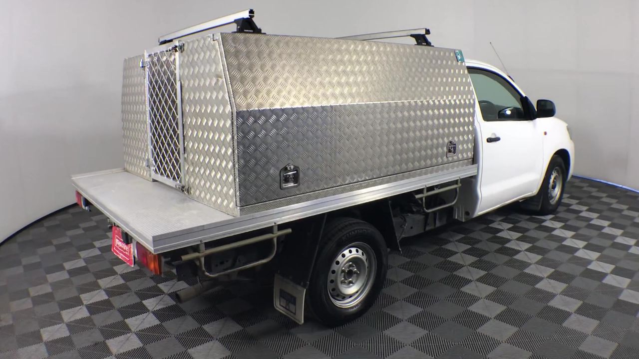 Last Piece - Minimalist Crystal Stud Earrings in Gold