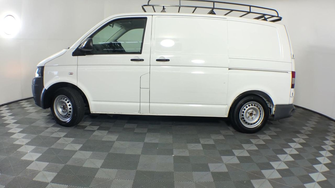 WHITE MAGIC Laundry Basket on Legs. NB: Not boxed, dusty from storage, legs