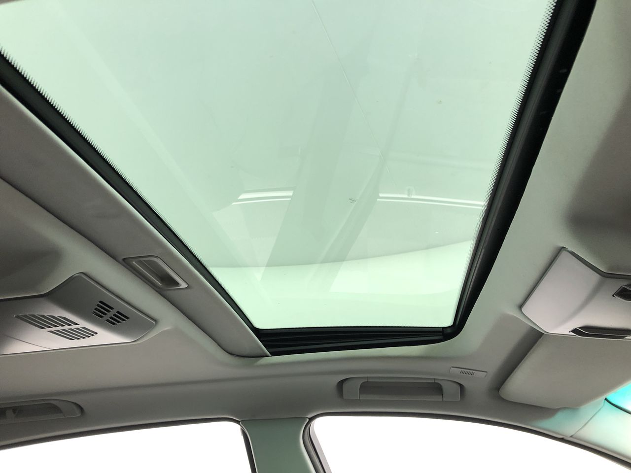 Approx. 40 x Asstd Great Britain & AU Commemorative medals & badges