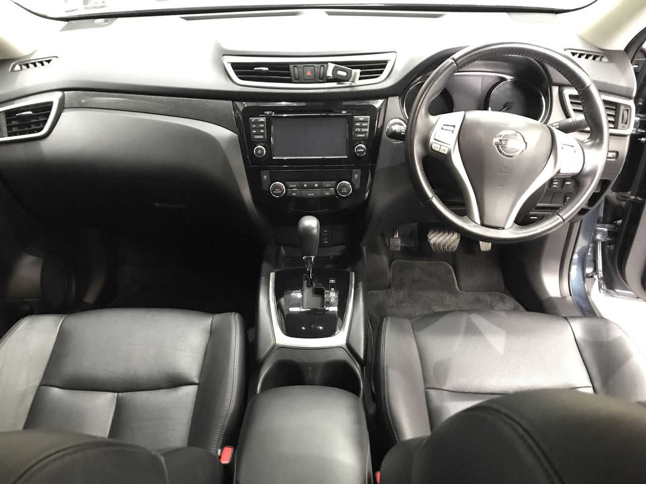 DEWPLANTER Automatic Watering Planter Box, 15 x 16.5 x 14cm, White.