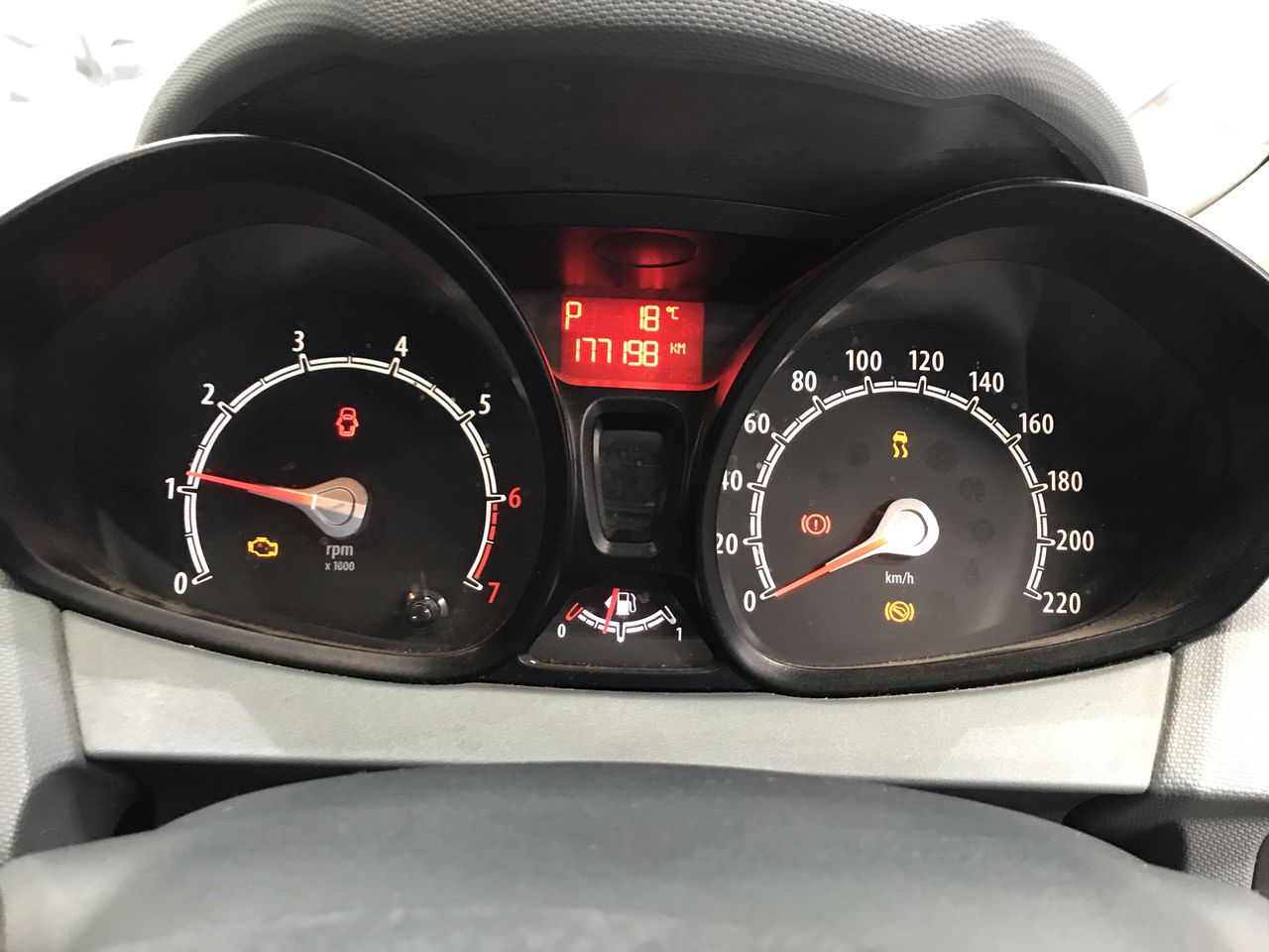 BESTIER L-Shaped Corner Desk with Hutch, 140cm Reversible Home Office Gamin