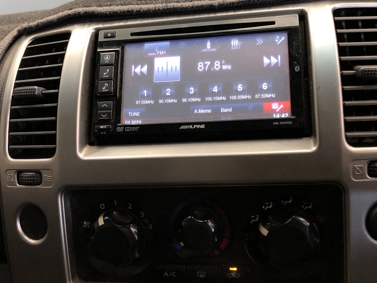 RUSSELL HOBBS Brooklyn Kettle, Model RHK92BLK. NB: Has Been Used & Not Box.