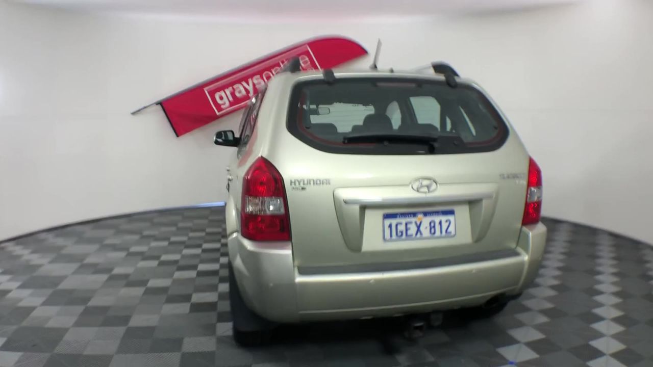 2016 UNC 50c HOLDEN HERITAGE COLLECTION HQ Kingswood COIN ON CARD