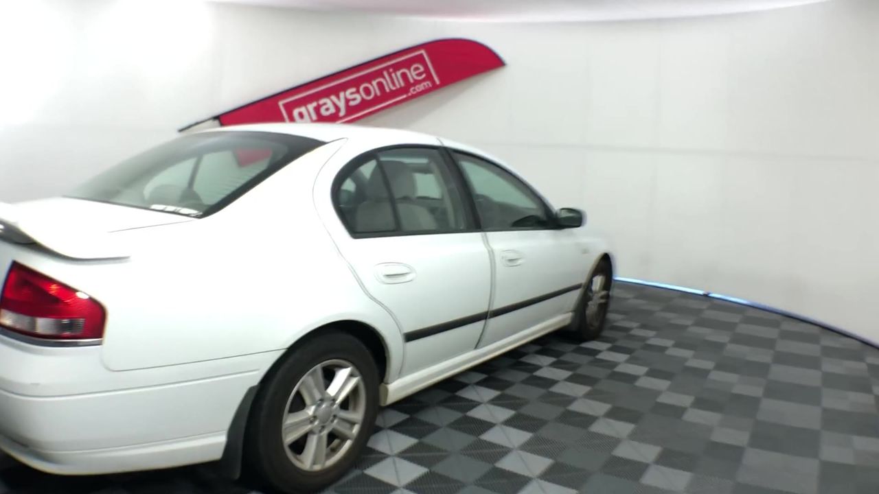 White & Gold PU Leather Lucky Clover Bracelet