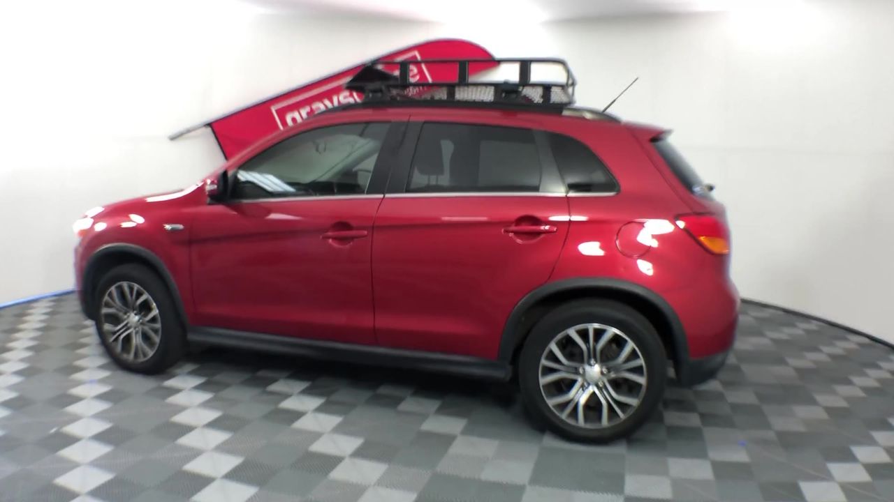 <p>Aluminum Toolbox and Small Poly Tank</p>