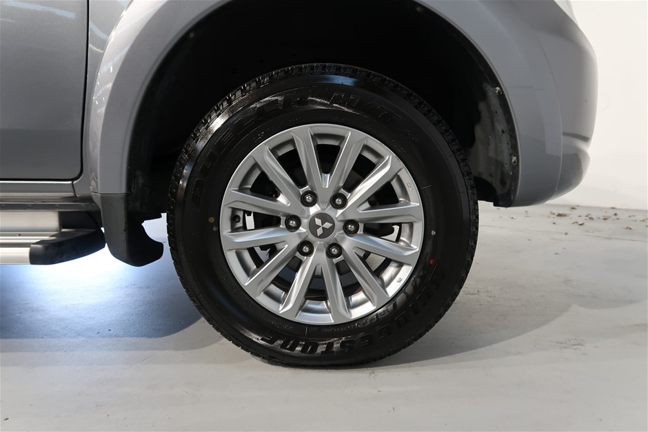 Vintage Enameled Easter Egg Diamante Jewelry Organizer Trinket Box Décor