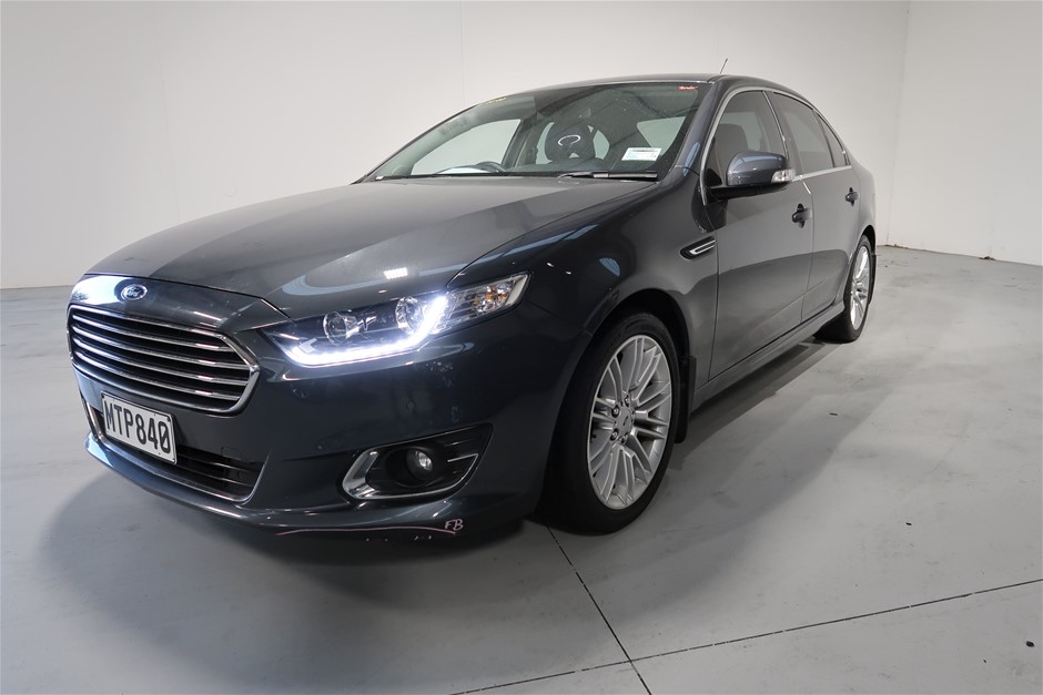 Approx 37 Ct of Loose Boulder Opal Chips (Coober Peby) In glass disp/bottle