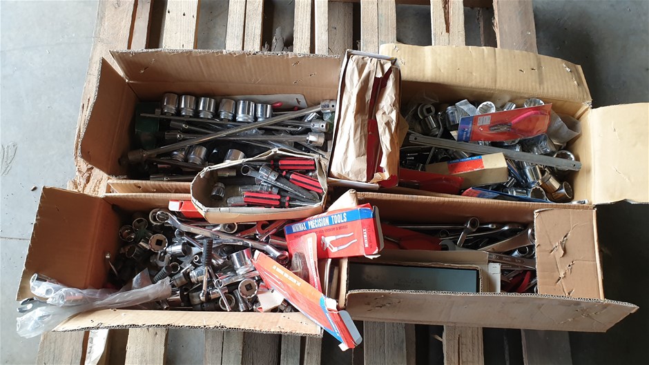 <p>Lenovo ThinkCentre Tower PC</p>