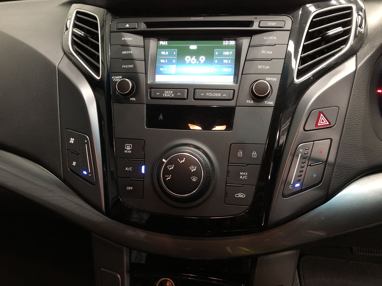 <p>Pallet Of Approx 10 Galvanised Valve Covers</p>