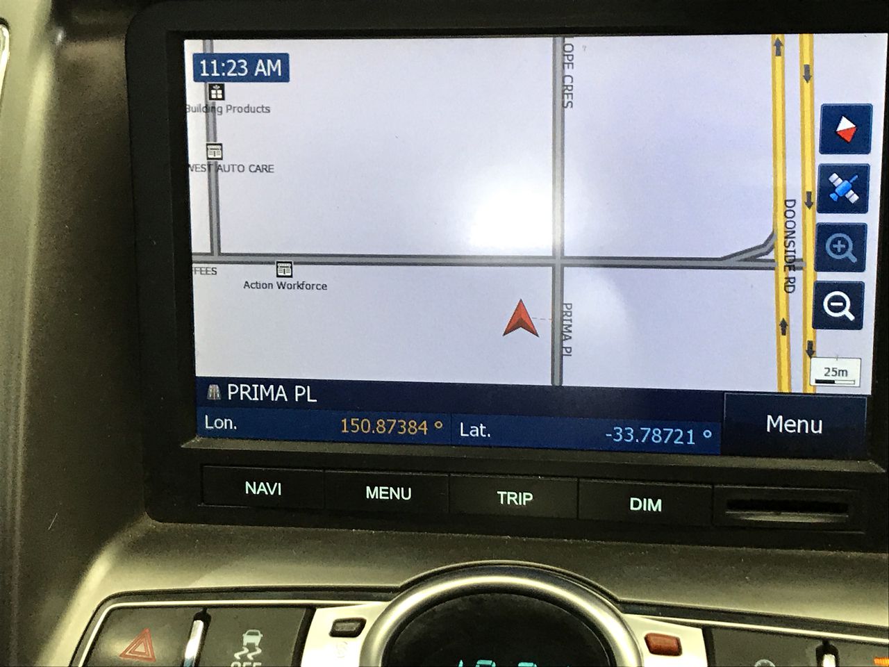 <p>Approx 5 Fold Down Ladder Hooks And 2 Bins</p>