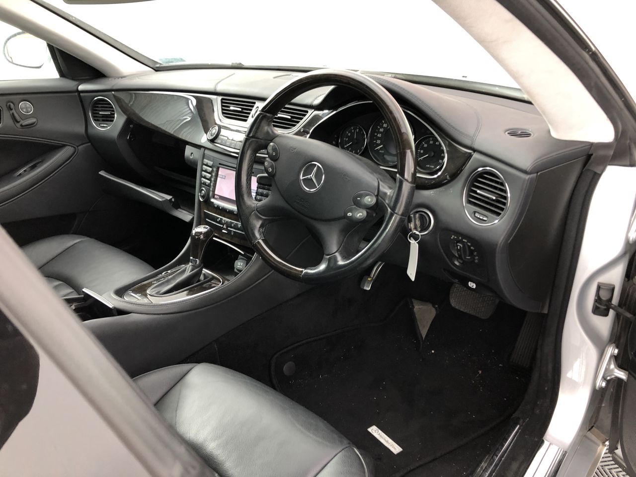 HUGGIES 132pk Ultra Dry Nappies for Girls, Size 5, 13-18kg, Minnie Mouse. N